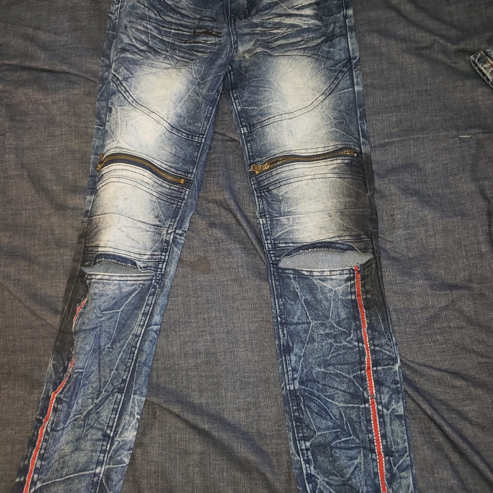 Cute unique jeans. SUPER CUTE!